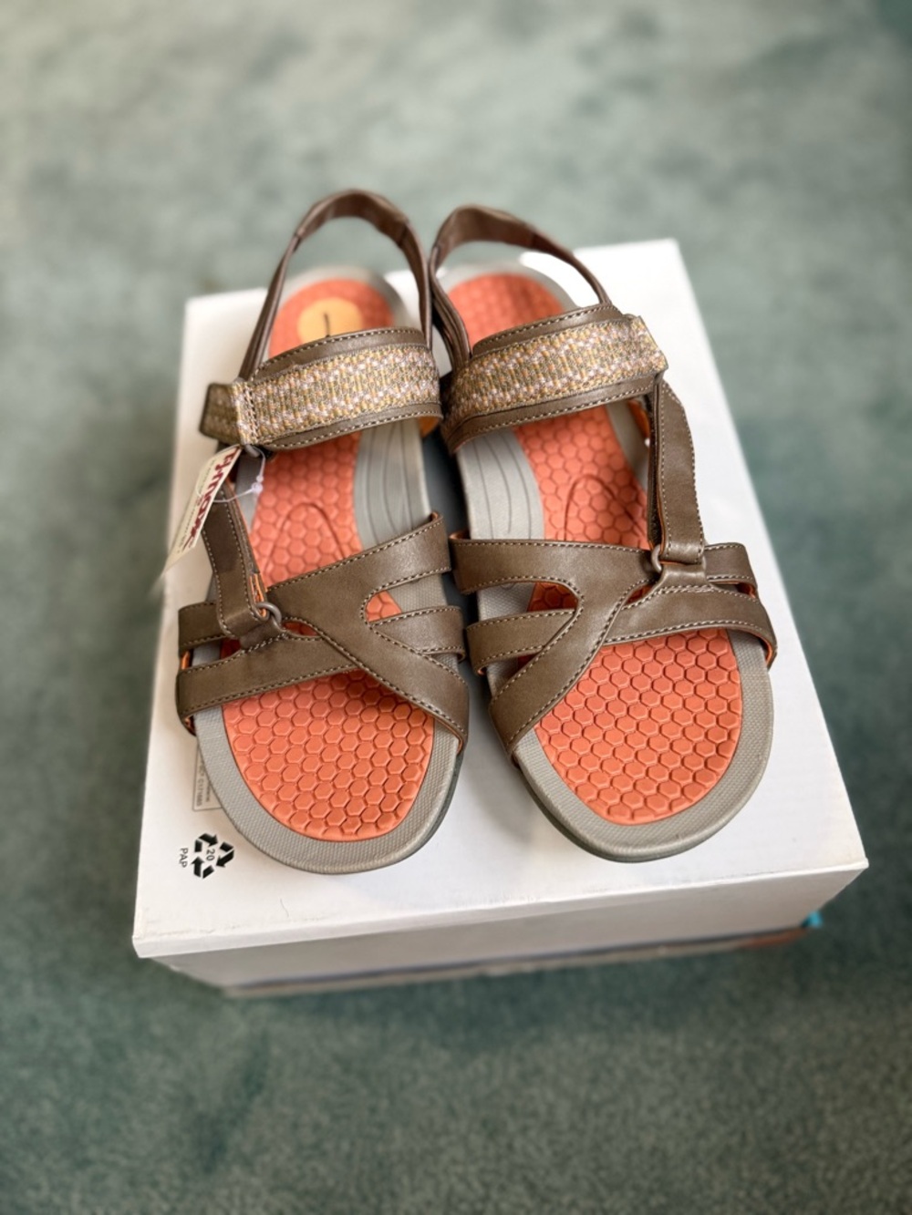 NWT! Baretraps Danny Sandal Size 7